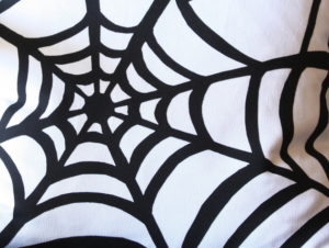 How To: Make A Spider Web Pillow - Curbly