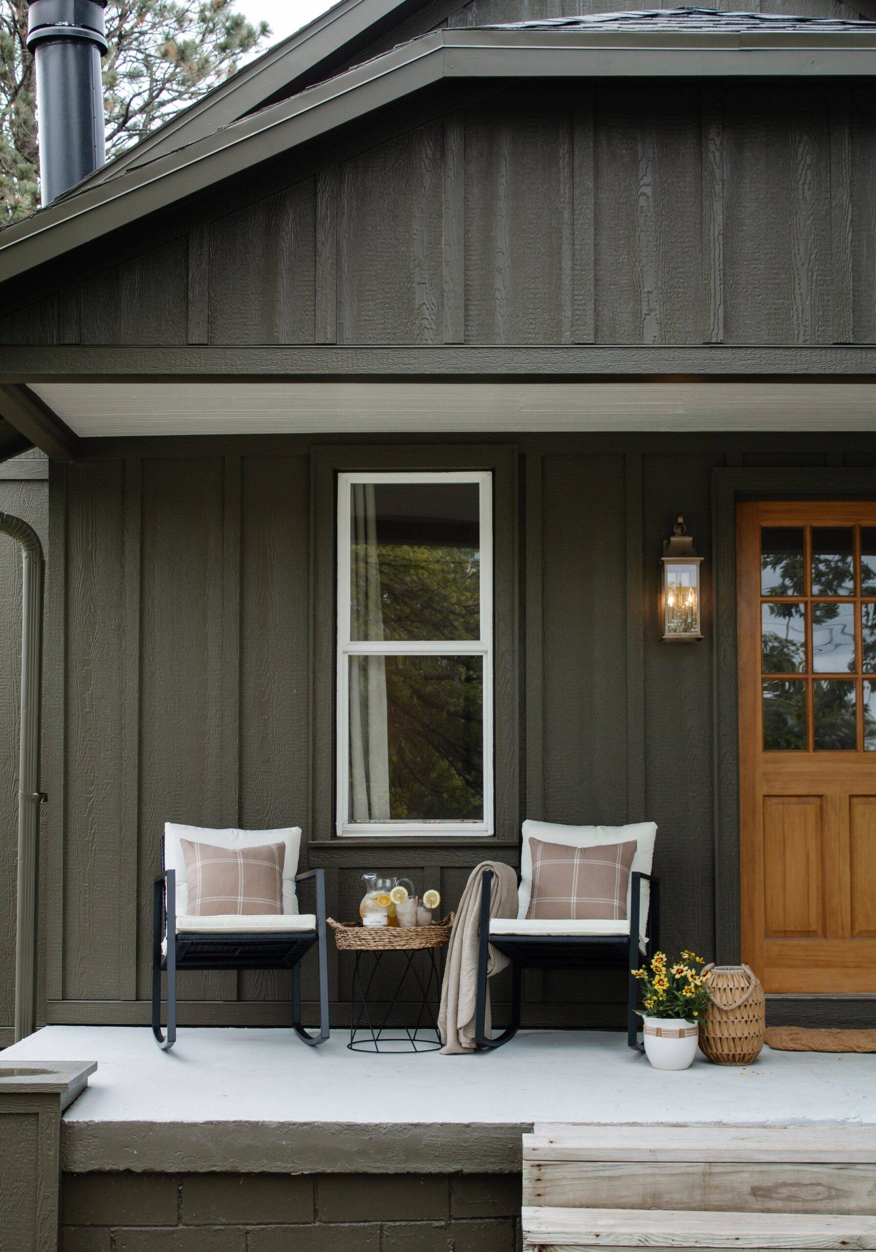 Paint it Black, Our 20 Favorite Dark Exterior House Colors - Curbly