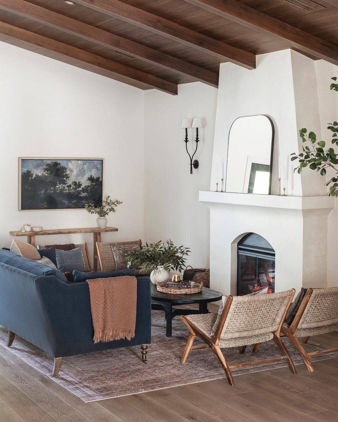 Keep It Cozy With These 15 Stunning Stucco Fireplace Ideas - Curbly